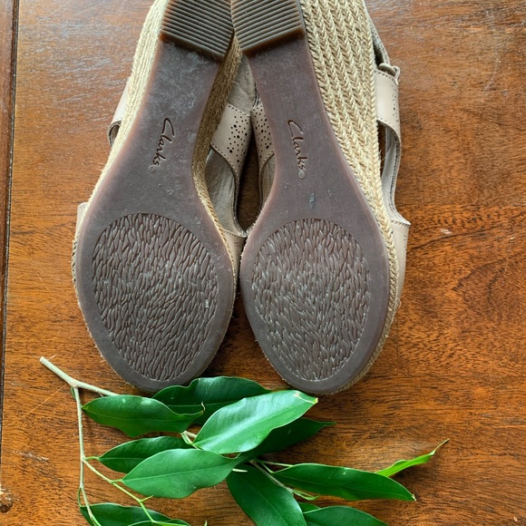 Clarks Nude Wedge Sandals - Picture 4 of 7